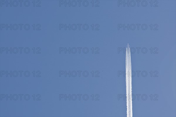 Airplane on clear sky. Photo: Justin Paget