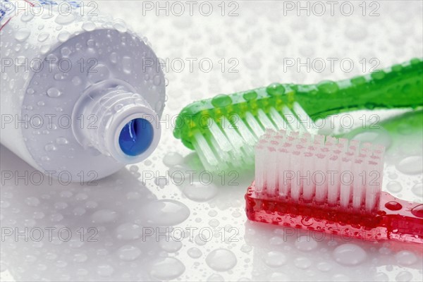 Close-up of toothpaste and toothbrushes covered with water drops. Photo : Antonio M. Rosario