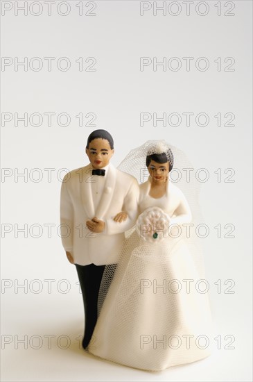 Studio shot of bride and groom figurines. Photo : Antonio M. Rosario