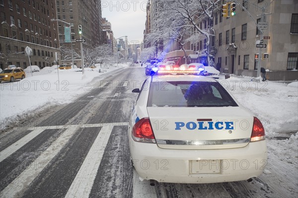 USA, New York City, police car on Park Avenue. Photo: fotog