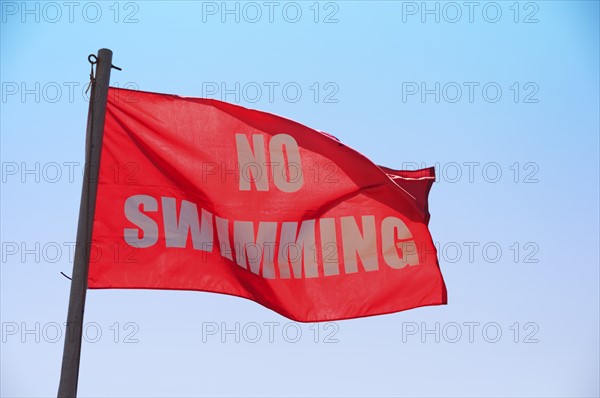 USA, North Carolina, Outer Banks, Kill Devil Hills, no swimming sign. Photo: Tetra Images