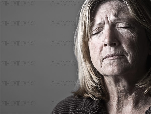 Studio portrait of senior woman. Photo : Justin Paget