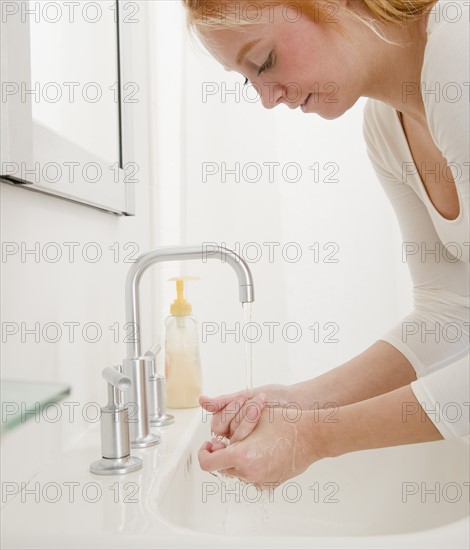 Woman washing hands. Photo : Jamie Grill Photography