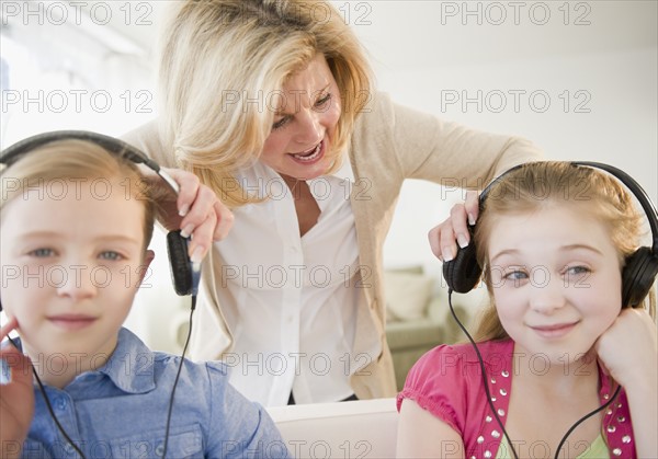 Mother shouting at daughters (8-11) listening to loud music. Photo : Jamie Grill Photography