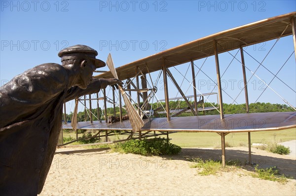 USA, North Carolina, Outer Banks, Kill Devil Hills, Wright Brothers Memorial. Photo: Tetra Images