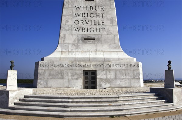 USA, North Carolina, Outer Banks, Kill Devil Hills, Wright Brothers Memorial. Photo : Tetra Images