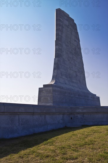 USA, North Carolina, Outer Banks, Kill Devil Hills, Wright Brothers Memorial. Photo: Tetra Images