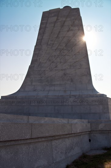 USA, North Carolina, Outer Banks, Kill Devil Hills, Wright Brothers Memorial. Photo: Tetra Images