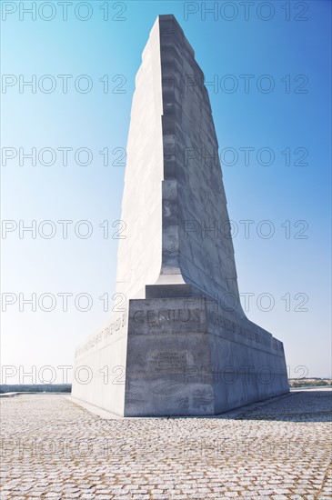 USA, North Carolina, Outer Banks, Kill Devil Hills, Wright Brothers Memorial. Photo: Tetra Images