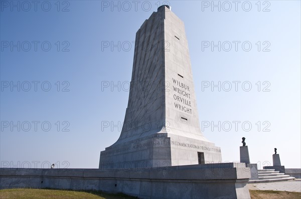 USA, North Carolina, Outer Banks, Kill Devil Hills, Wright Brothers Memorial. Photo: Tetra Images