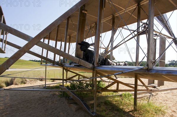 USA, North Carolina, Outer Banks, Kill Devil Hills, Wright Brothers Memorial. Photo: Tetra Images