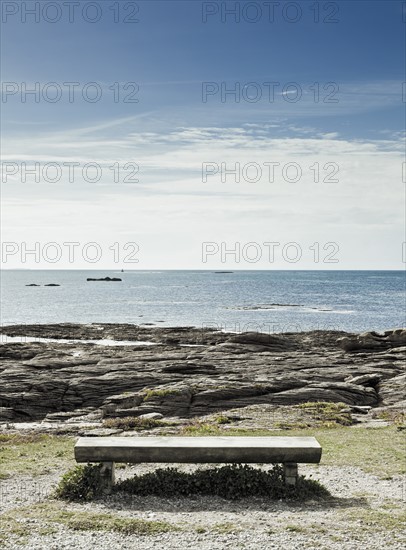 France, Brittany, Morbihan Department, Bench, coastline and ocean. Photo : Jon Boyes