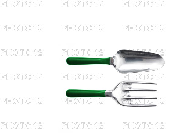 Studio shot of spade and gardening fork. Photo : David Arky