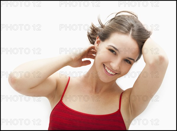 Studio portrait of smiling young woman. Photo : Mike Kemp