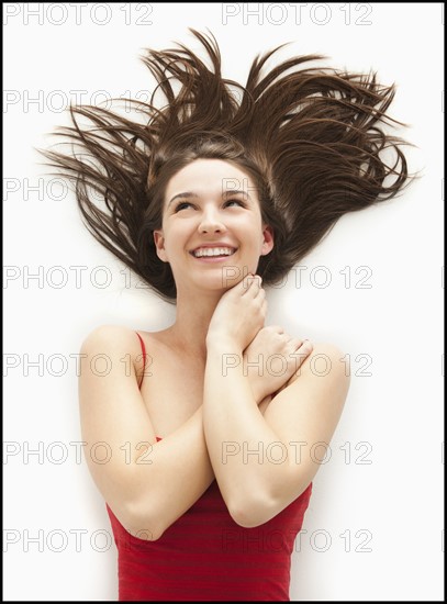 Studio shot of young woman with windswept hair. Photo : Mike Kemp