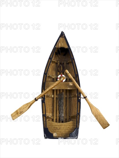 Studio shot of wooden boat. Photo : David Arky