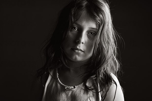 Studio shot of girl (8-9). Photo : Justin Paget