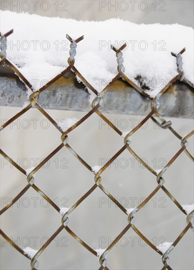USA, New York State, Brooklyn, Williamsburg, snow covered chainlink fence. Photo: Jamie Grill Photography