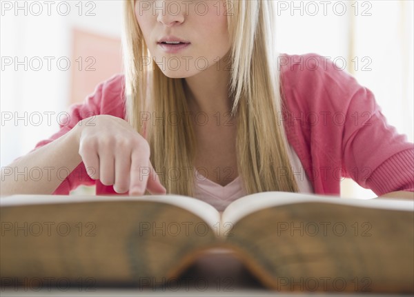 Young woman reading book. Photo : Jamie Grill Photography