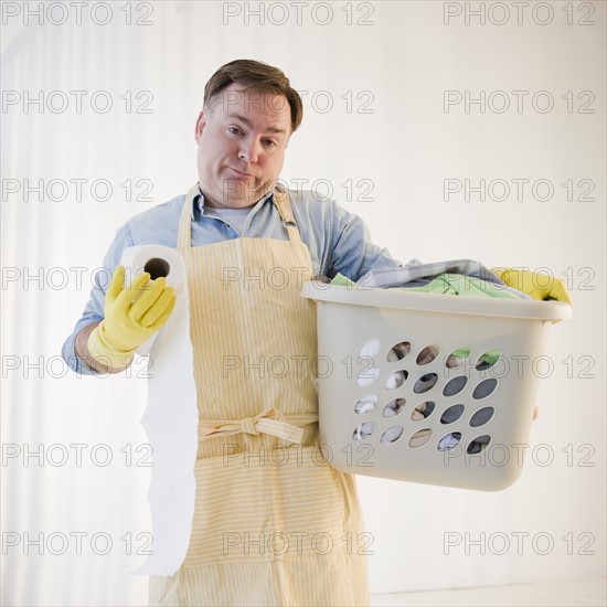 Man doing laundry. Photo : Jamie Grill Photography