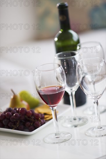 Wine glasses and fruits on table. Photo : Daniel Grill