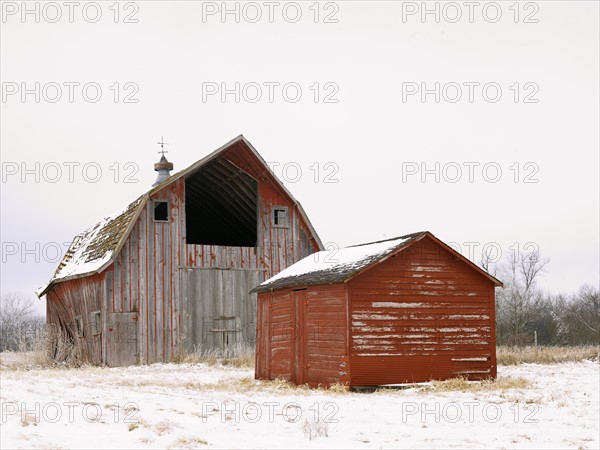 USA, New York State, Farm buildings in snow. Photo: John Kelly