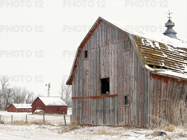 USA, New York State, Farm buildings in snow. Photo: John Kelly