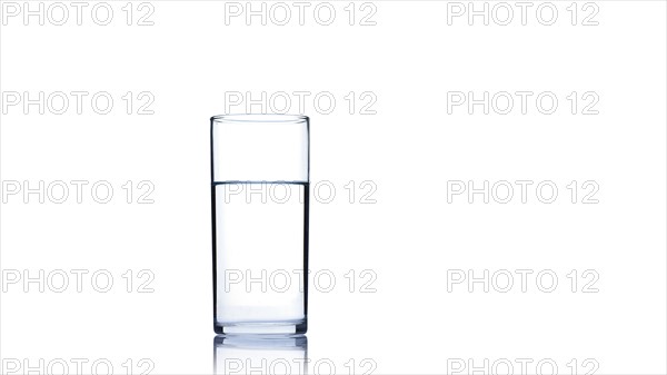 Studio shot of glass of water. Photo : David Arky