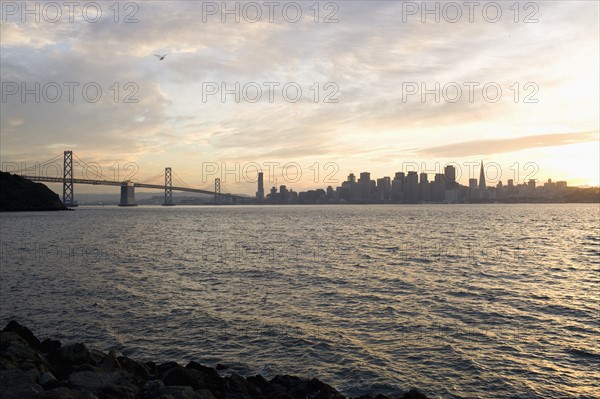 USA, San Francisco, City skyline with Golden Gate Bridge. Photo: Noah Clayton