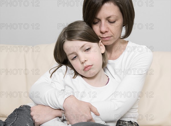 Mother and daughter (6-7) embracing. Photo : Justin Paget