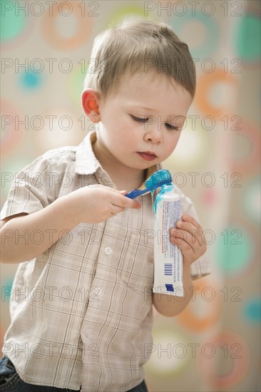 Boy (2-3) brushing teeth. Photo : Mike Kemp