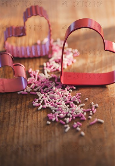 Studio shot of heart-shaped pastry cutters. Photo : Daniel Grill