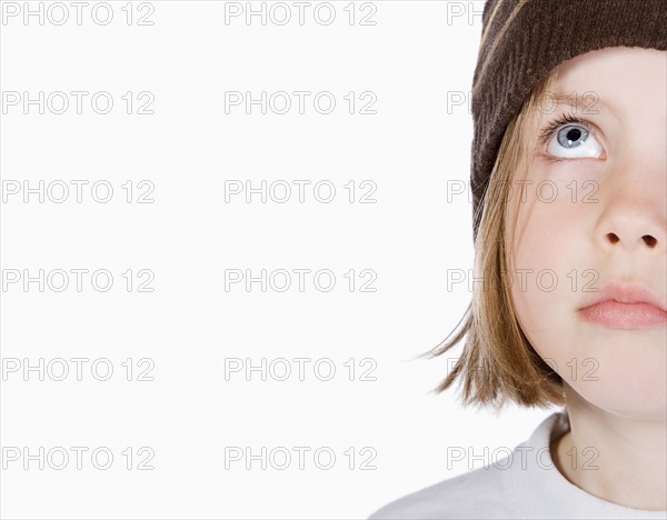 Close-up of girl (6-7) looking up. Photo: Justin Paget