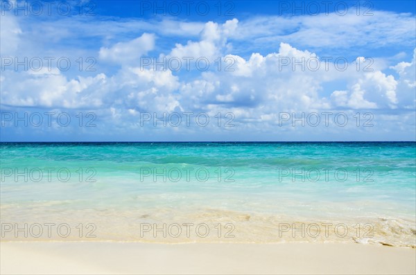 Mexico, Playa Del Carmen, tropical beach. Photo: Tetra Images
