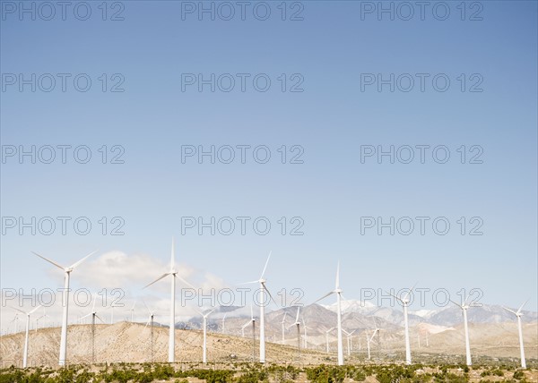 USA, California, Palm Springs, Coachella Valley, San Gorgonio Pass, Wind turbines with mountains in background. Photo : Jamie Grill Photography