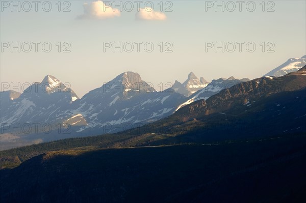 USA, Montana, Glacier National Park, Mountain range. Photo : Noah Clayton