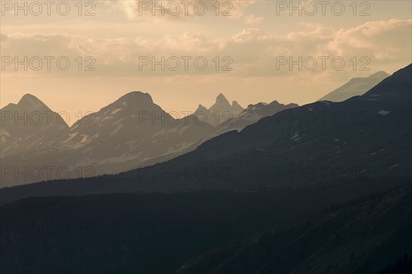 USA, Montana, Glacier National Park, Mountain range. Photo : Noah Clayton