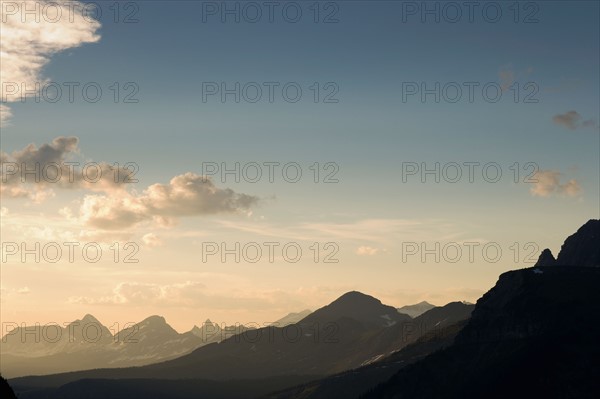 USA, Montana, Glacier National Park, Mountain range. Photo : Noah Clayton