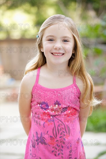 Portrait of girl (4-5) smiling. Photo : Rob Lewine