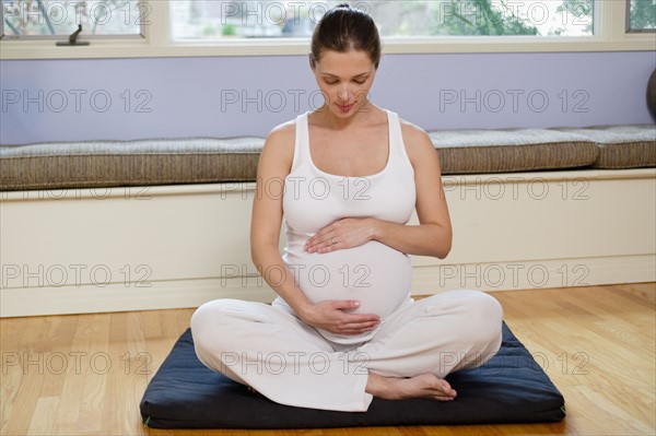 Expectant mother exercising. Photo : Rob Lewine