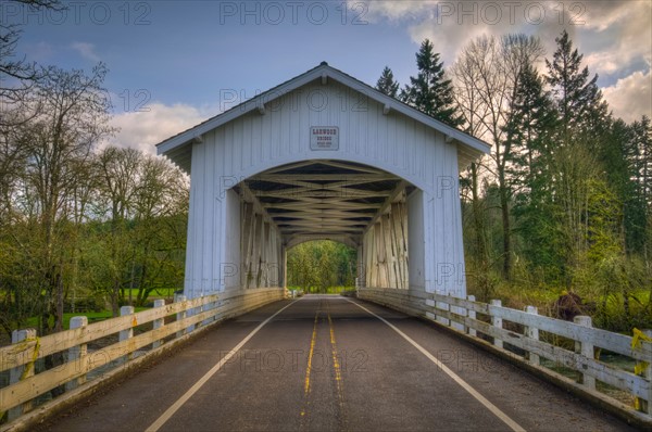 USA, Oregon, Linn County, Larwood Bridge. Photo : Gary Weathers