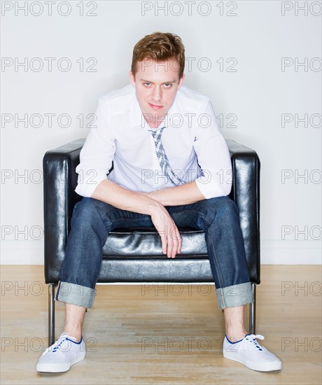Portrait of man sitting in armchair. Photo : Daniel Grill