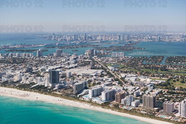 USA, Florida, Miami, Cityscape with beach. Photo : fotog