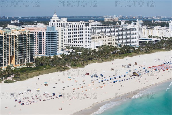 USA, Florida, Miami, Aerial view of sandy beach . Photo : fotog