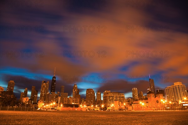 USA, Illinois, Chicago, City skyline over Lake Michigan. Photo : Henryk Sadura