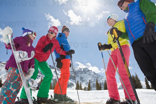 USA, Colorado, Telluride, Three-generation family with girl (10-11) during ski holiday. Photo : db2stock