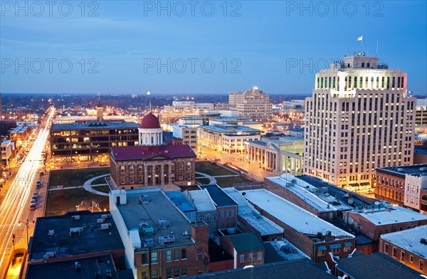 USA, Illinois, Springfield, City illuminated at dusk. Photo : Henryk Sadura