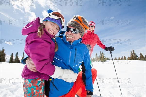 USA, Colorado, Telluride, Grandparents with girl (10-11) posing during ski holiday. Photo : db2stock