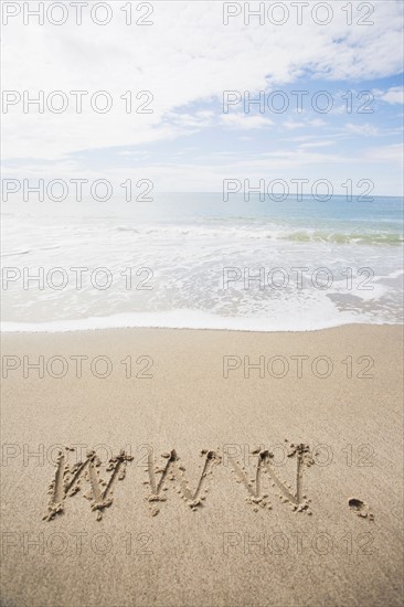 USA, Massachusetts, WWW drawn on sandy beach. Photo : Chris Hackett