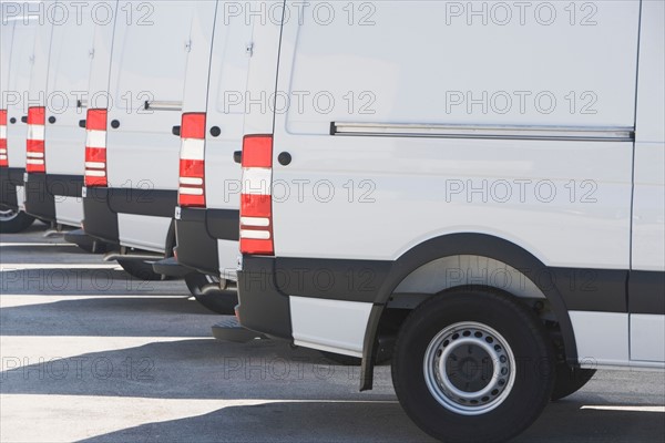 USA, Florida, Miami, White trucks parked side by side. Photo : fotog